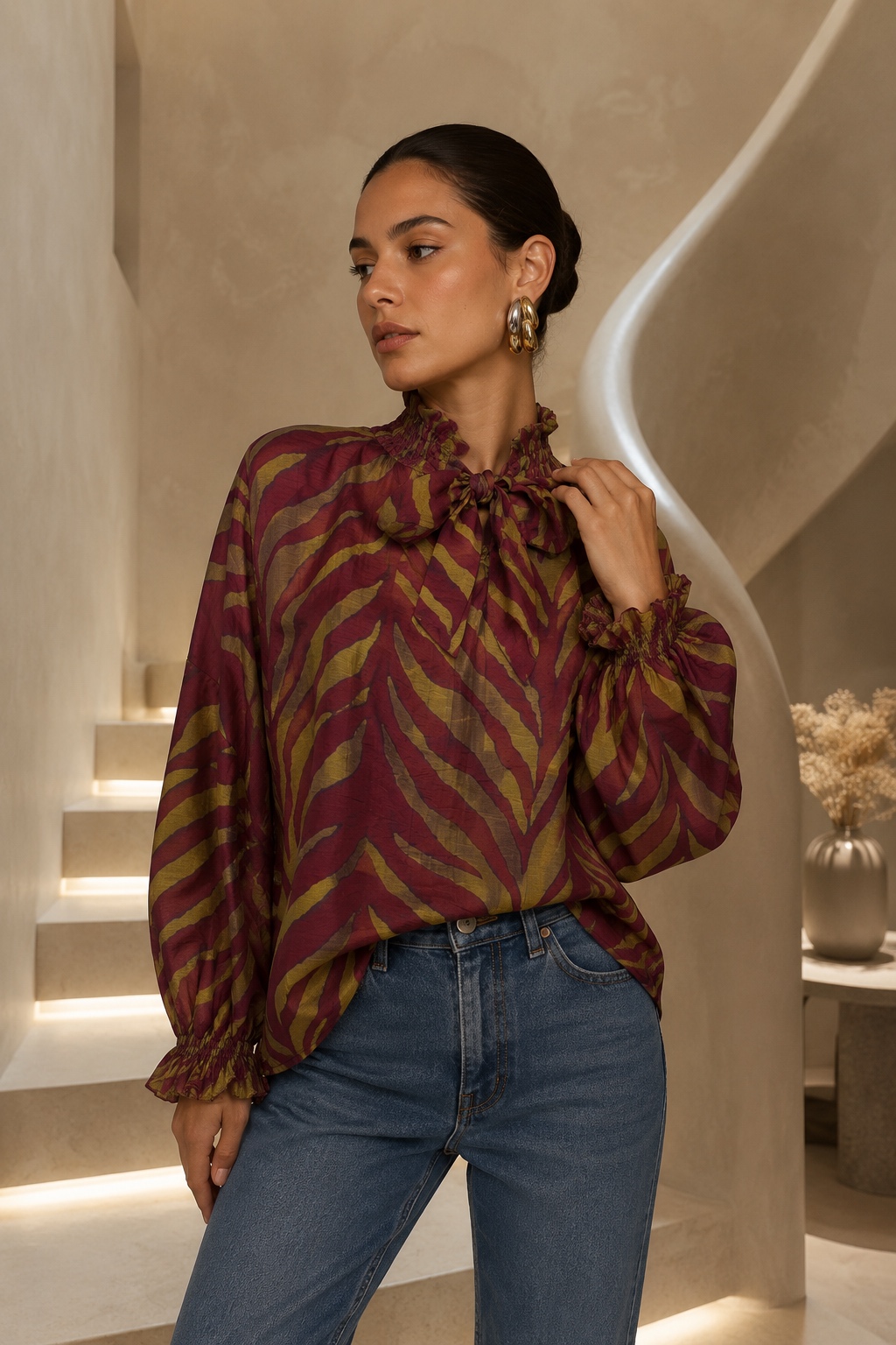 Locker geschnittene Bluse mit Bindeschleife