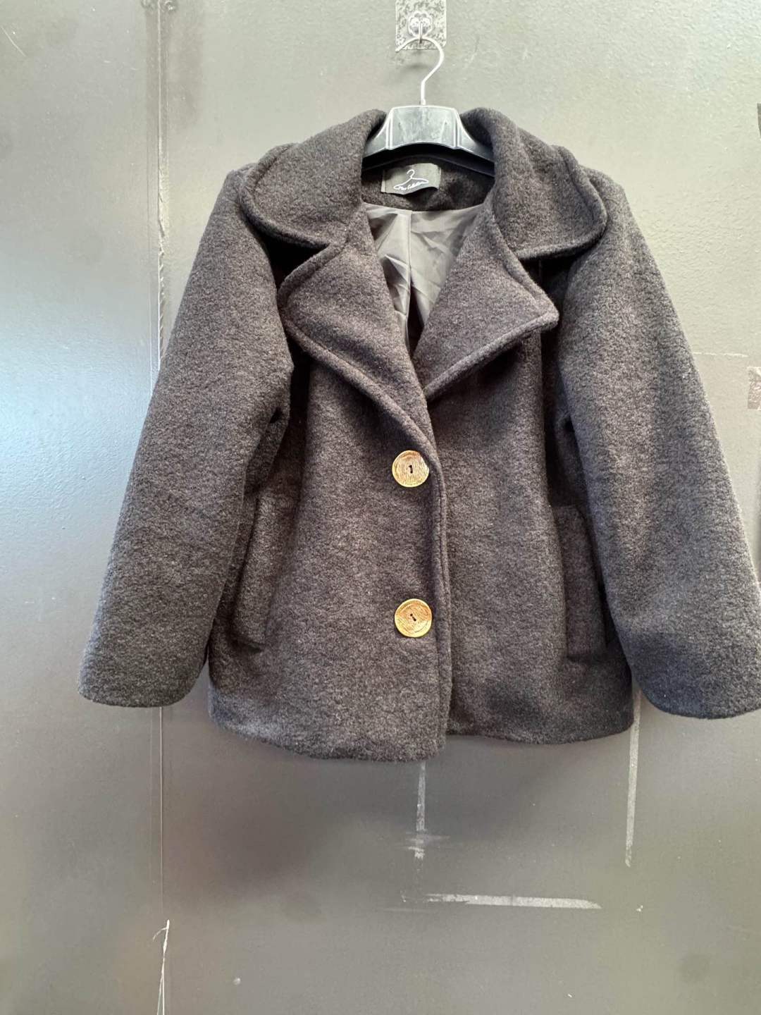 Kurzer Mantel mit Revers