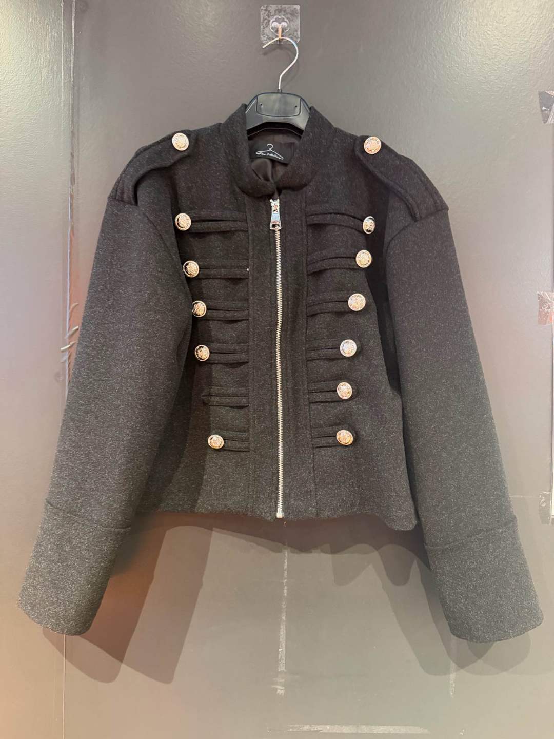Kurze Jacke mit Stehkragen