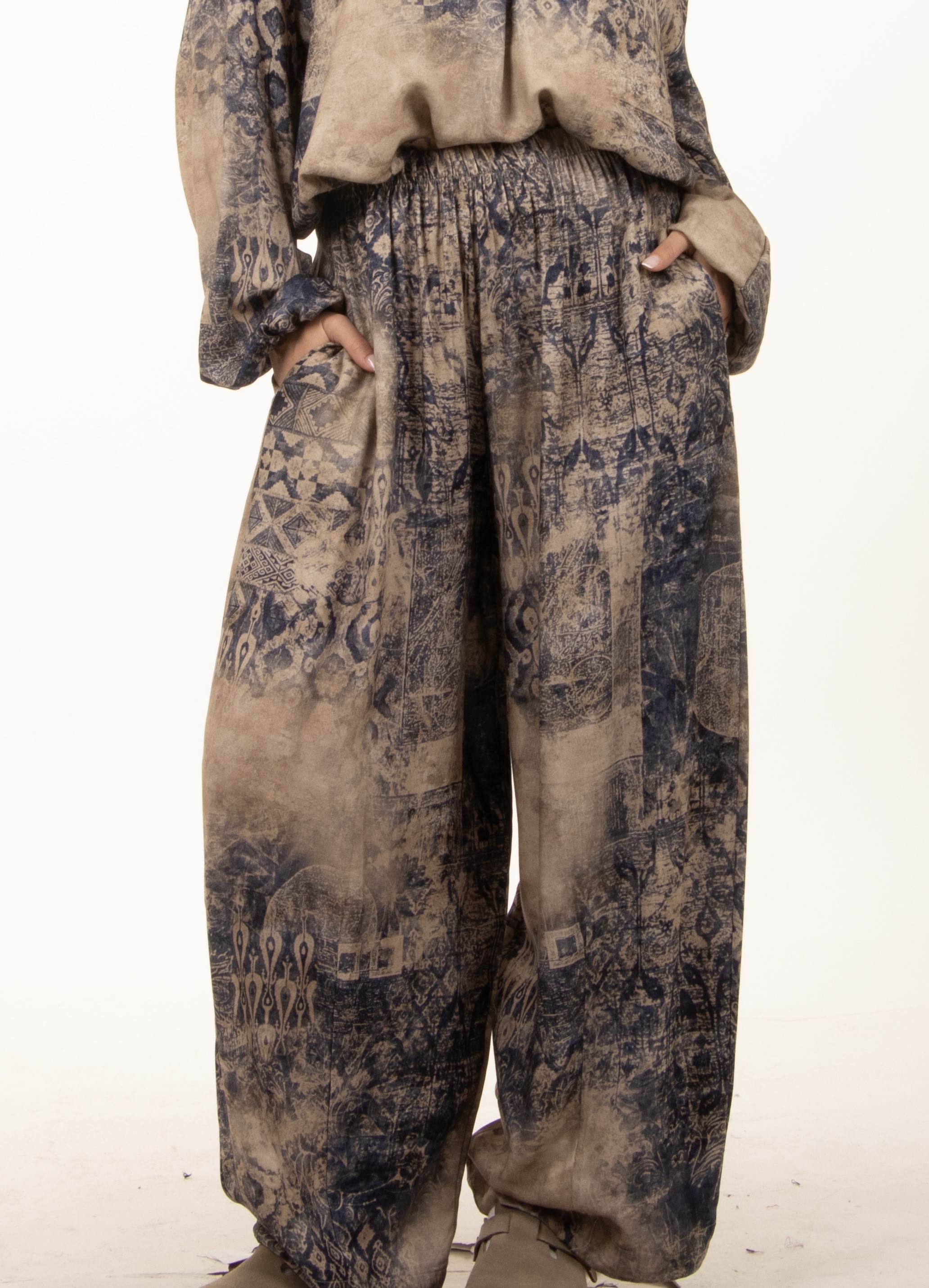Wide‑Leg Hose mit Allover‑Muster