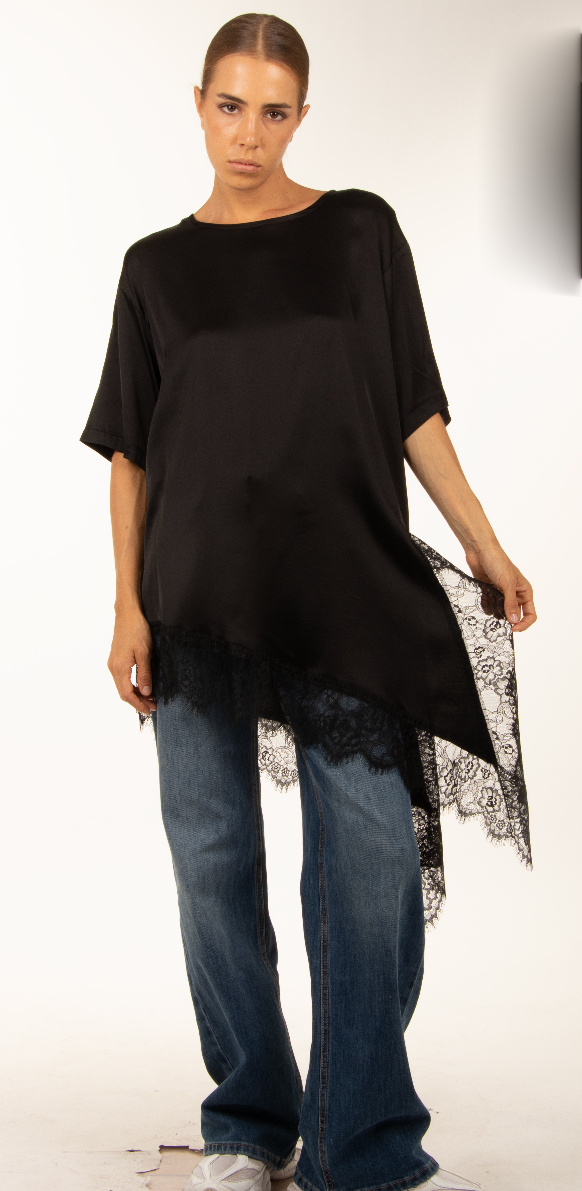 Lässige Bluse mit asymmetrischem Saum