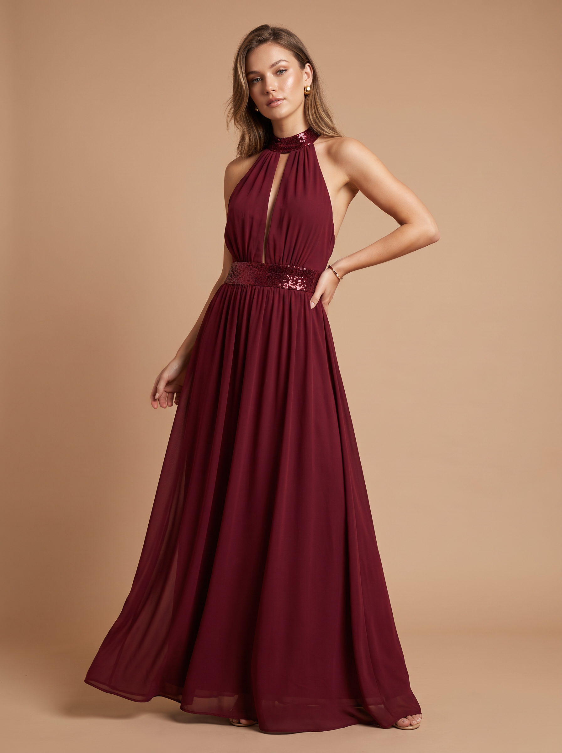 Maxi-Kleid mit Halter und Pailletten