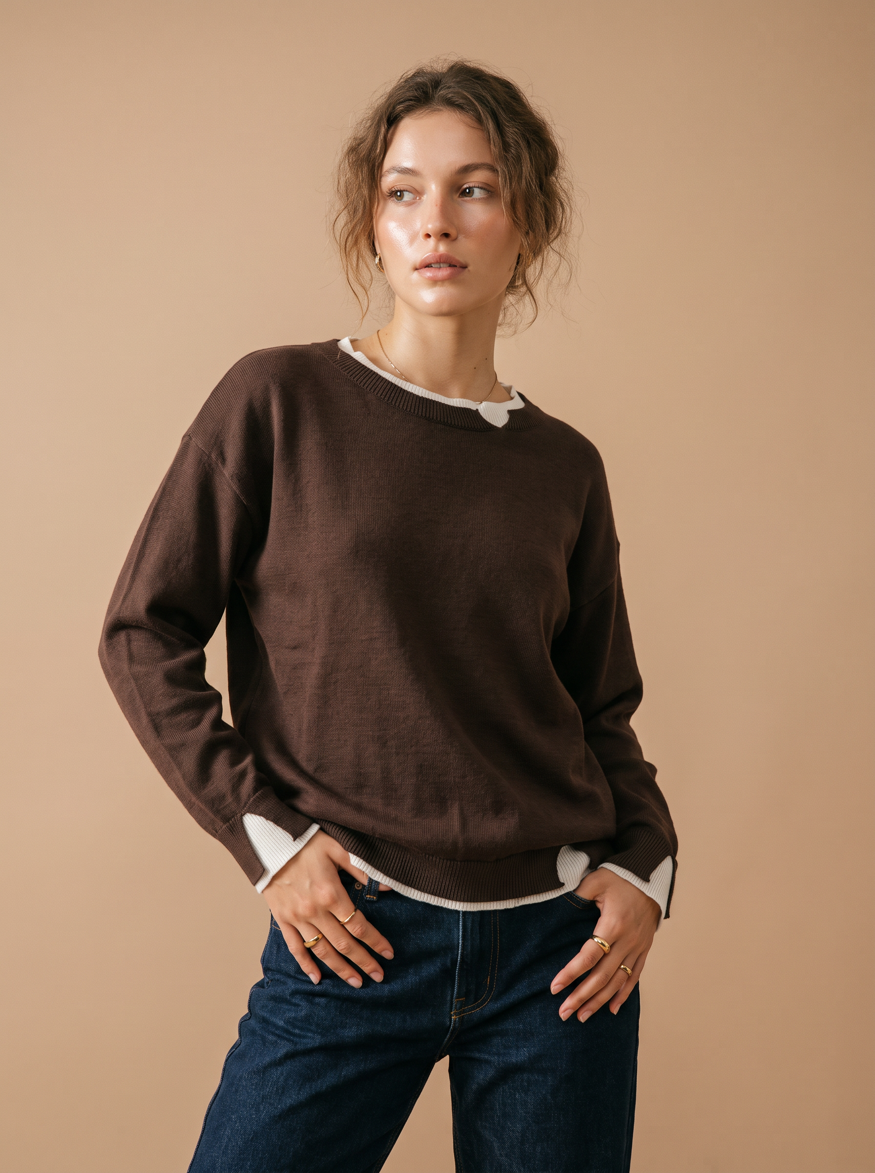 Lockerer Pullover mit Ausschnitt