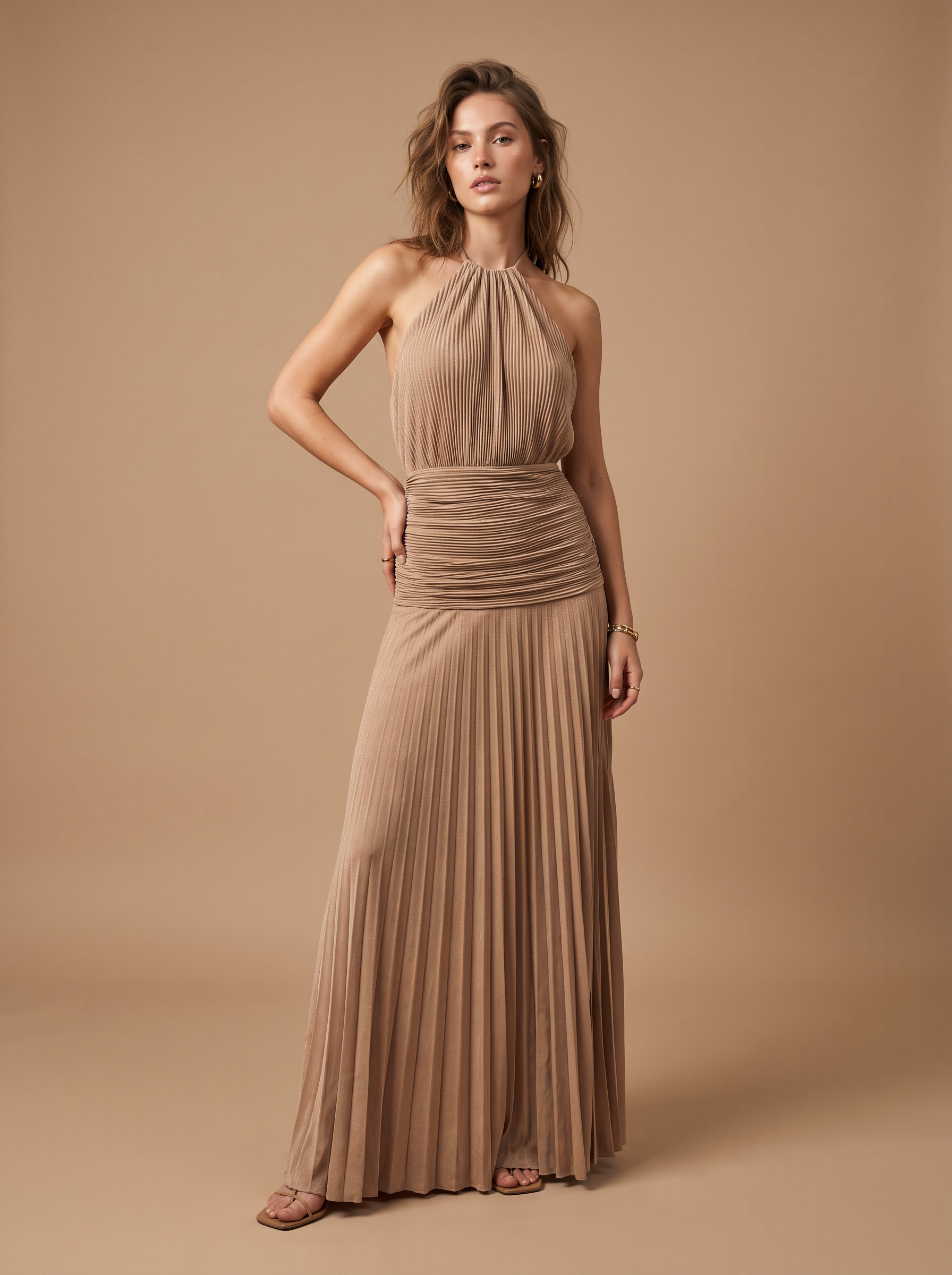Plissiertes Maxikleid mit Neckholder
