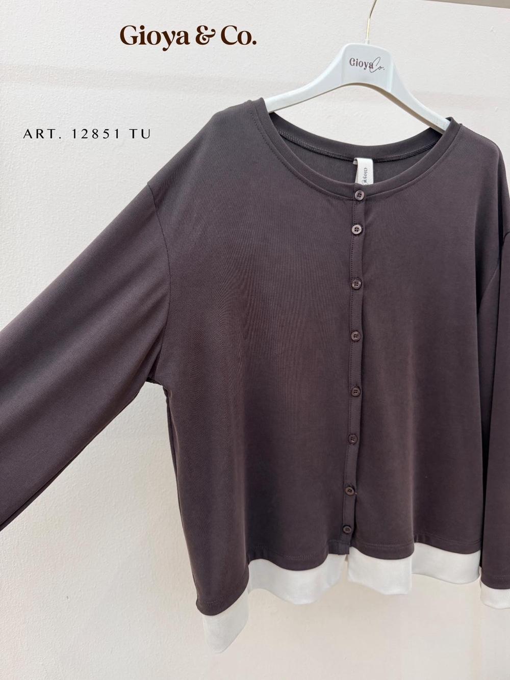 Lockerer Cardigan mit Knöpfen