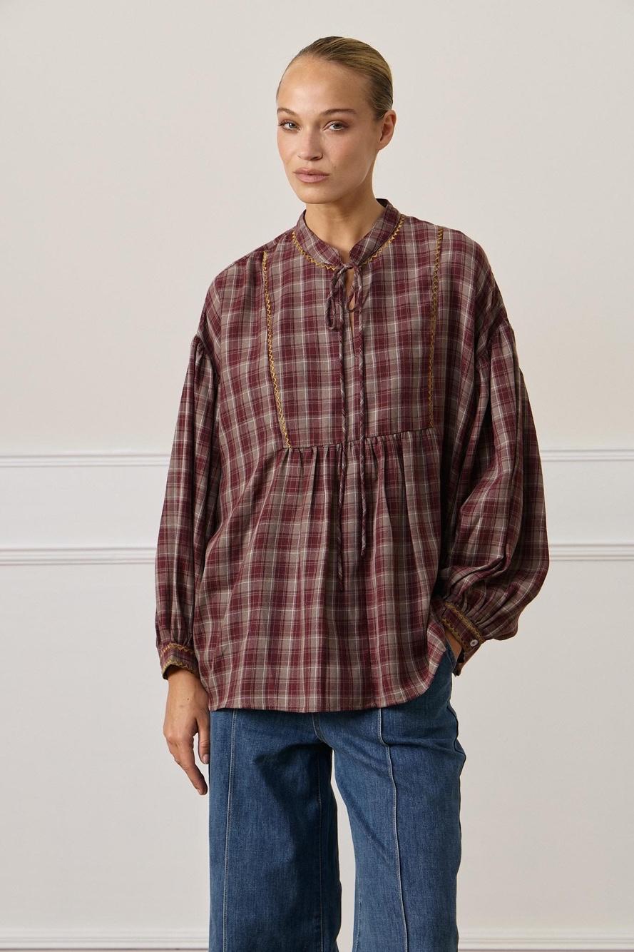 Bluse mit Bindung und Stehkragen