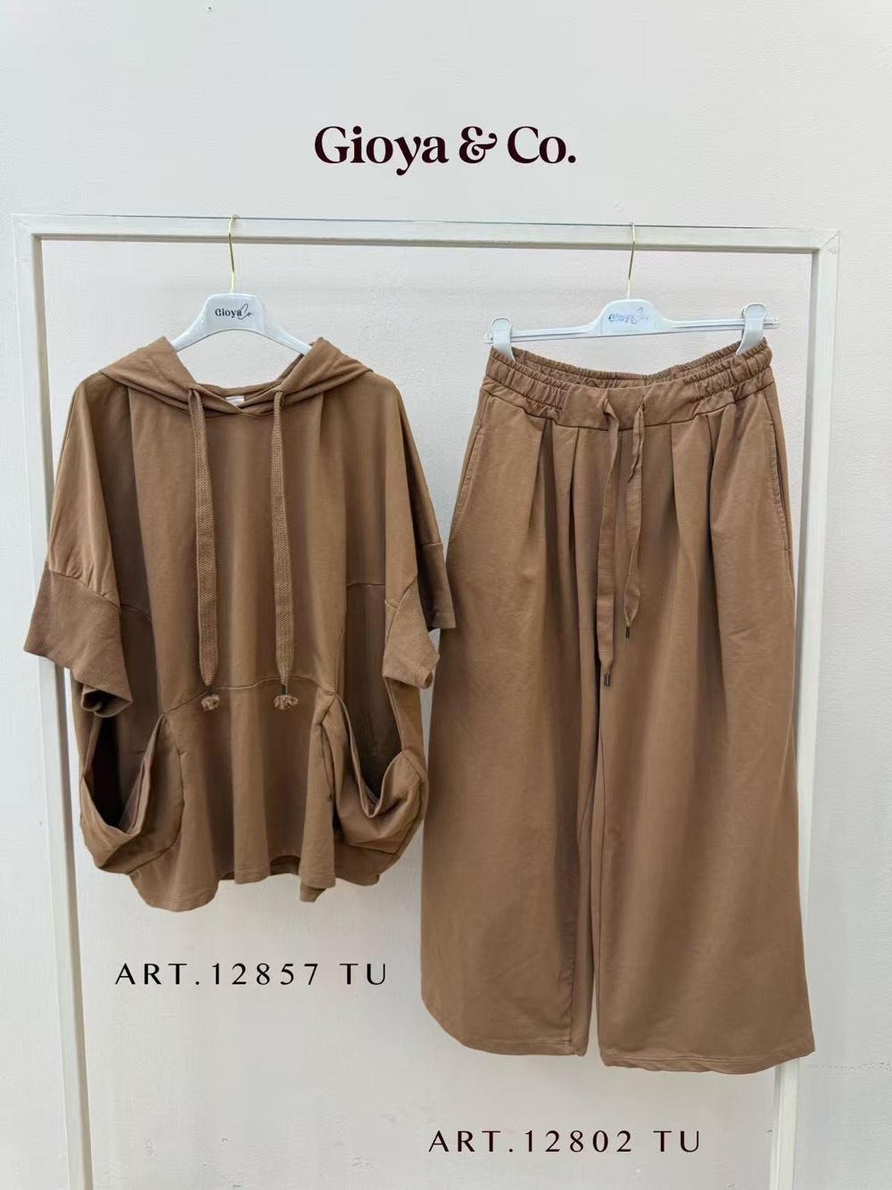Weite Hosen mit Falten