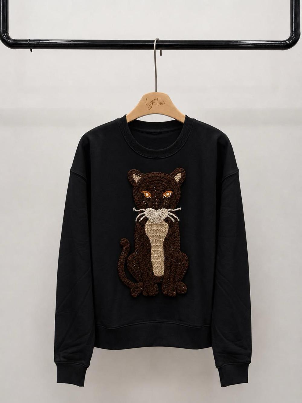 Lockerer Sweatshirt mit Stick-Applikation