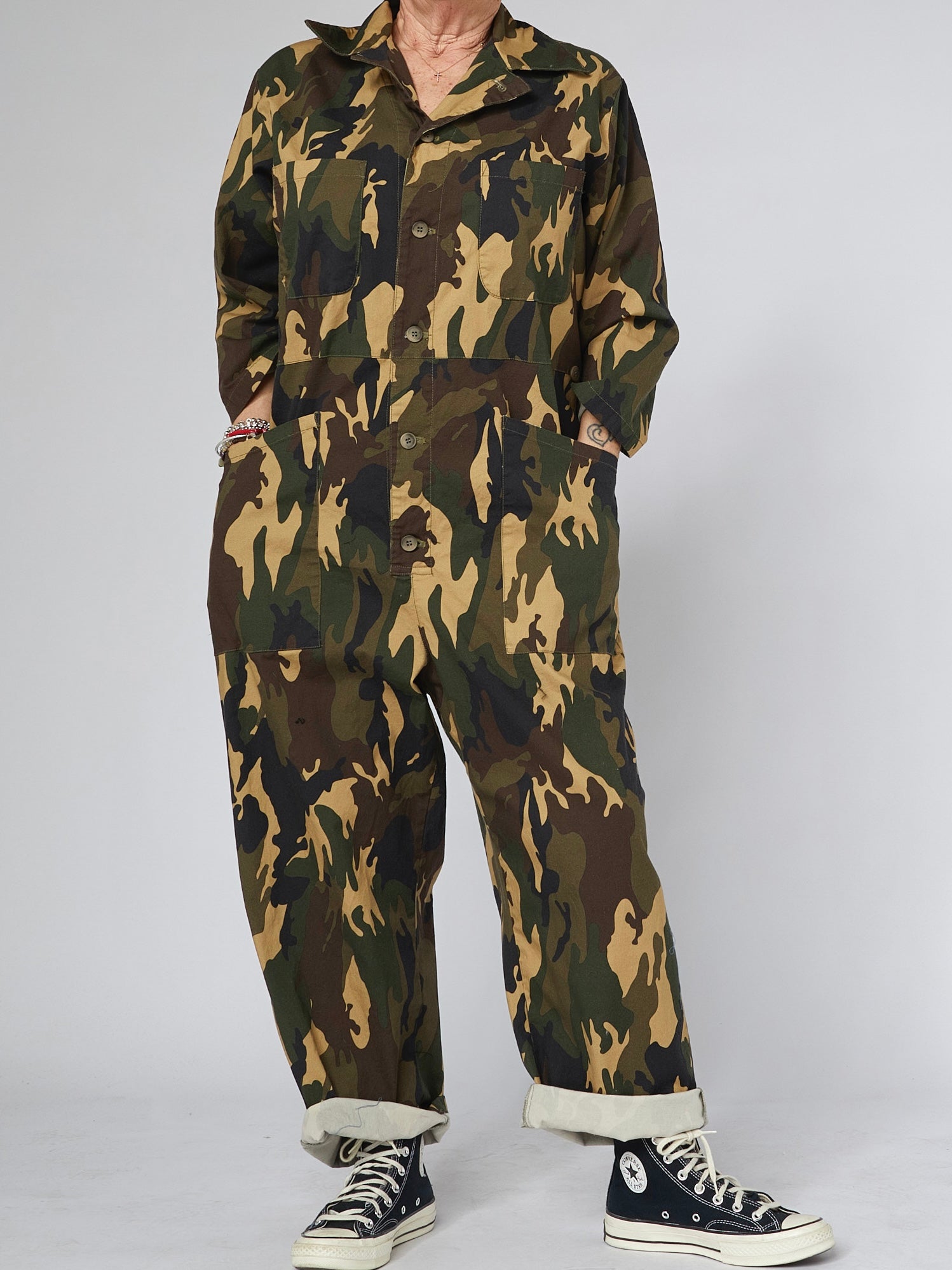 Lockerer Camouflage-Overall mit Hemdkragen